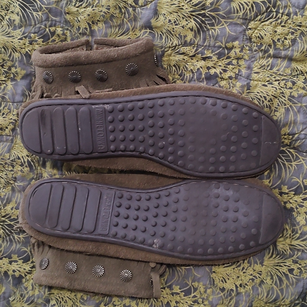 Minnetonka Moccasins size 8 (Olive Green) - Picture 4 of 7